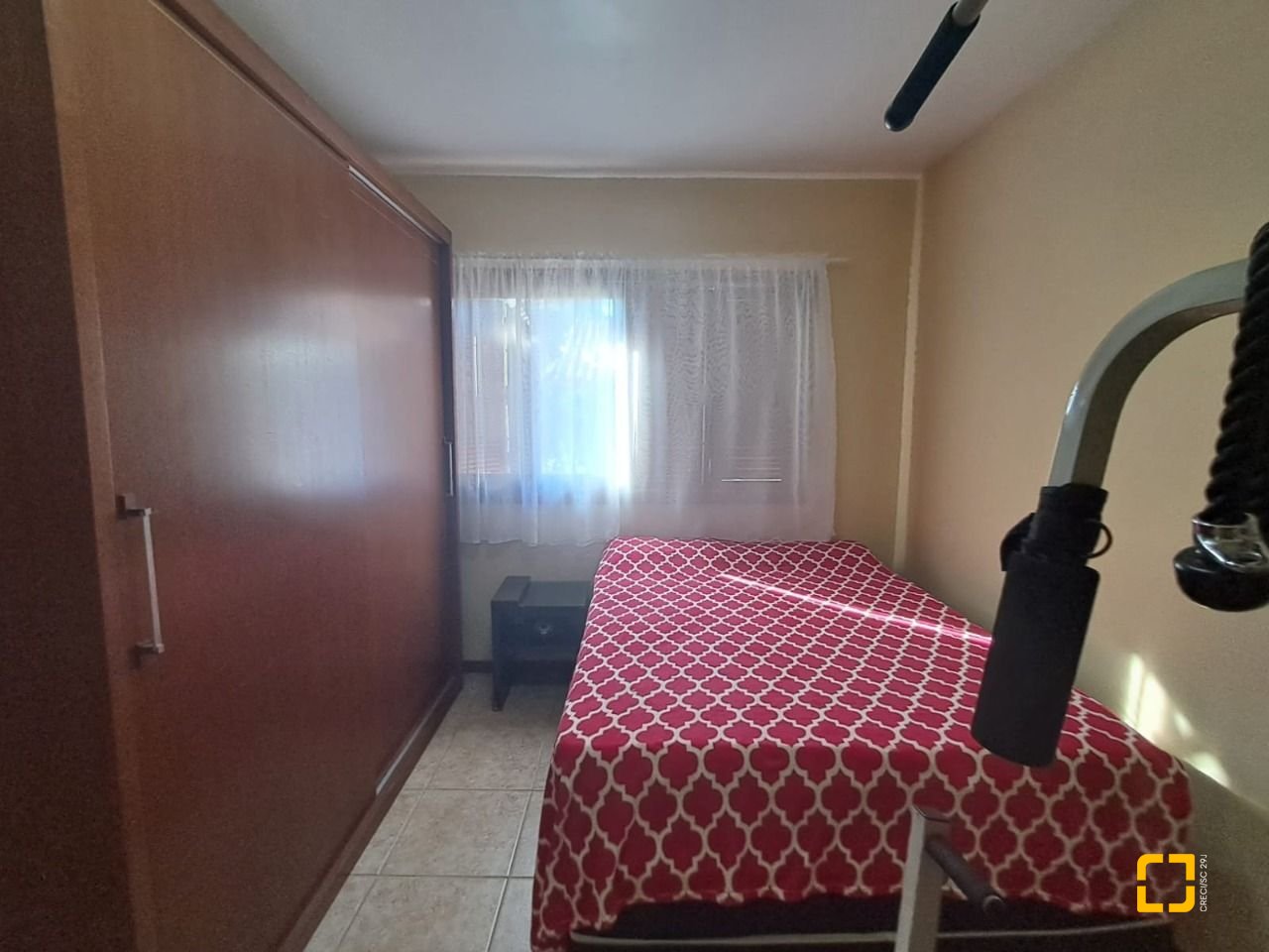Casa de Condomínio com 297m², 6 quartos (sendo 1 suíte), 4 garagens, no bairro Cachoeira do Bom Jesus em Florianópolis