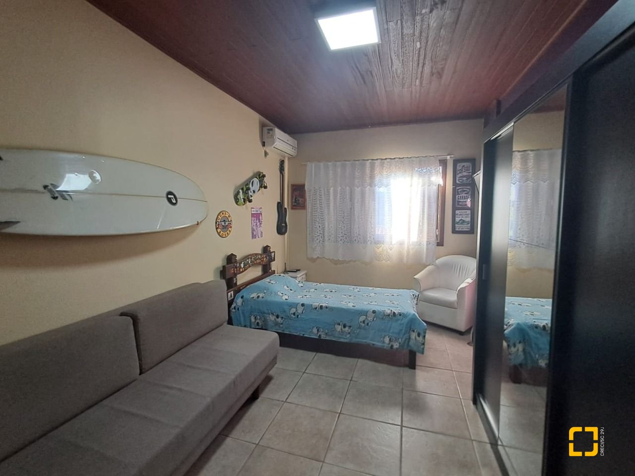Casa de Condomínio com 297m², 6 quartos (sendo 1 suíte), 4 garagens, no bairro Cachoeira do Bom Jesus em Florianópolis
