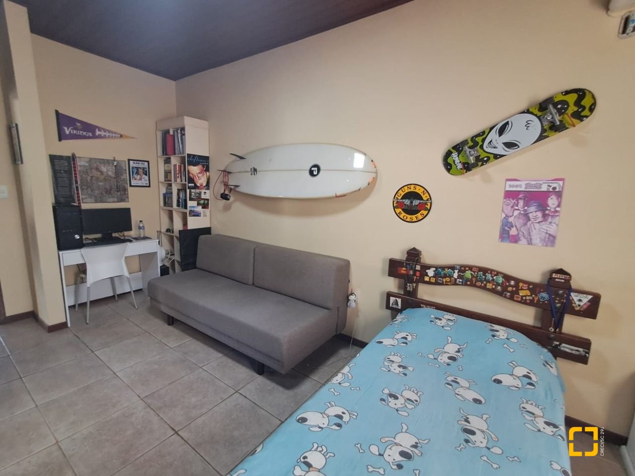 Casa de Condomínio com 297m², 6 quartos (sendo 1 suíte), 4 garagens, no bairro Cachoeira do Bom Jesus em Florianópolis