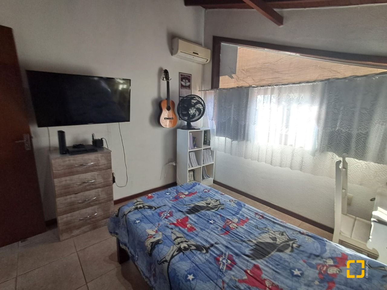 Casa de Condomínio com 297m², 6 quartos (sendo 1 suíte), 4 garagens, no bairro Cachoeira do Bom Jesus em Florianópolis