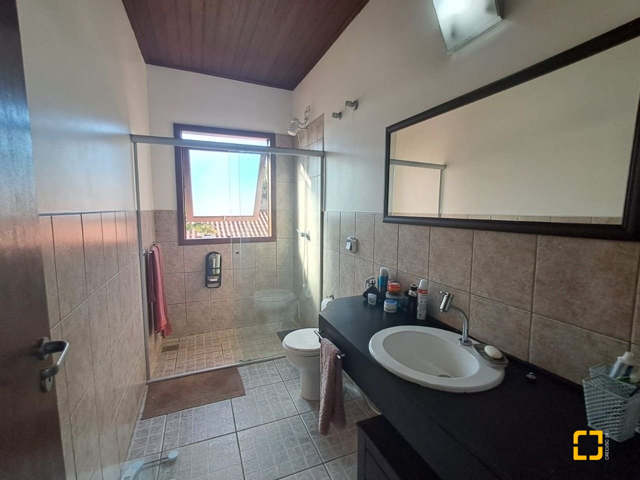 Casa de Condomínio com 297m², 6 quartos (sendo 1 suíte), 4 garagens, no bairro Cachoeira do Bom Jesus em Florianópolis