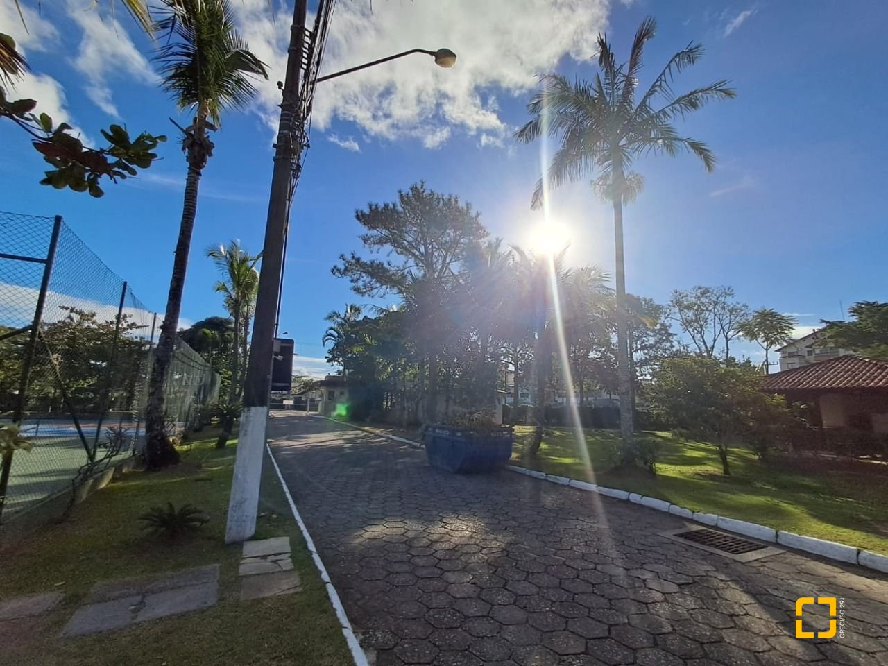 Casa de Condomínio com 297m², 6 quartos (sendo 1 suíte), 4 garagens, no bairro Cachoeira do Bom Jesus em Florianópolis