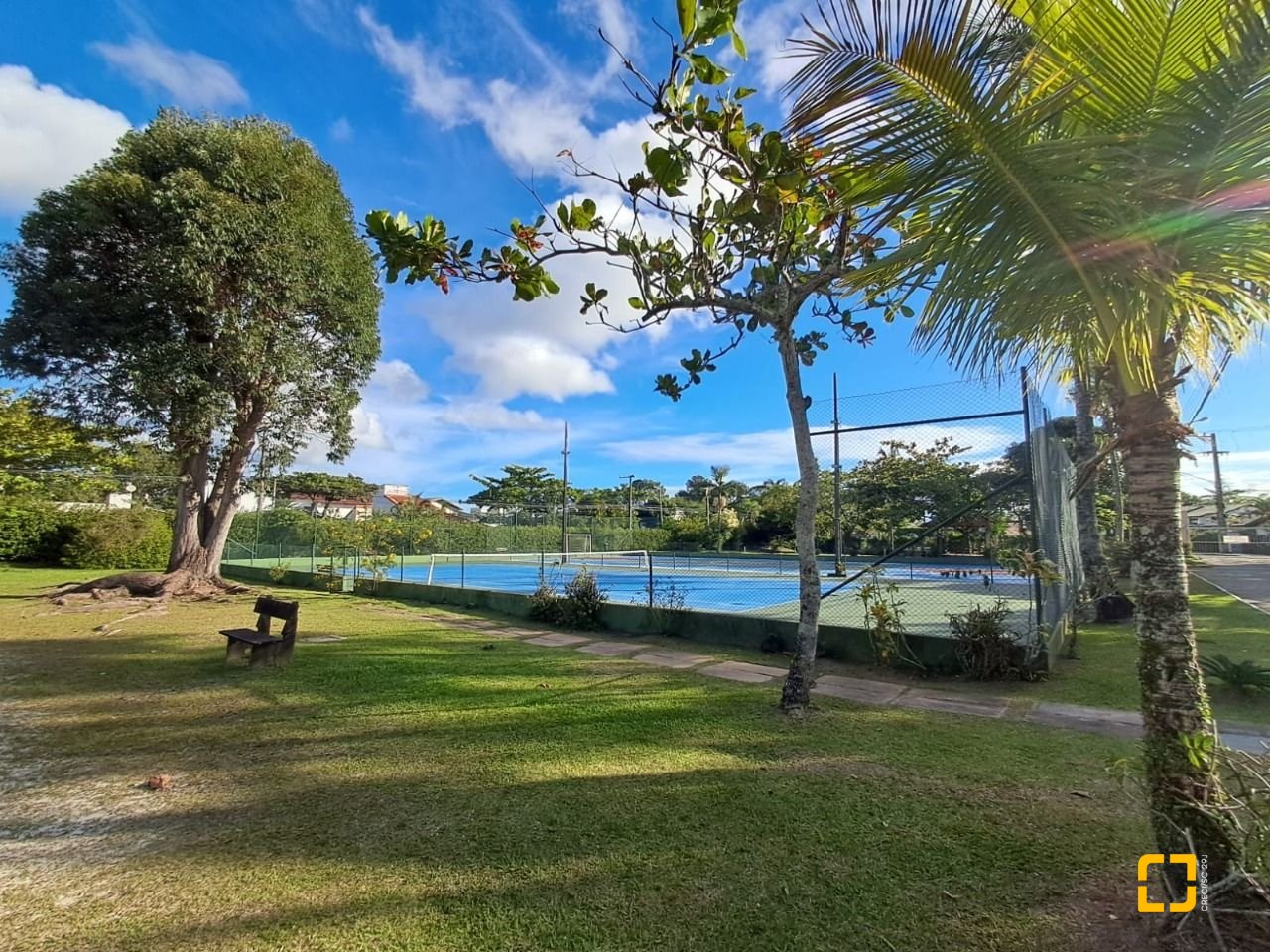 Casa de Condomínio com 297m², 6 quartos (sendo 1 suíte), 4 garagens, no bairro Cachoeira do Bom Jesus em Florianópolis