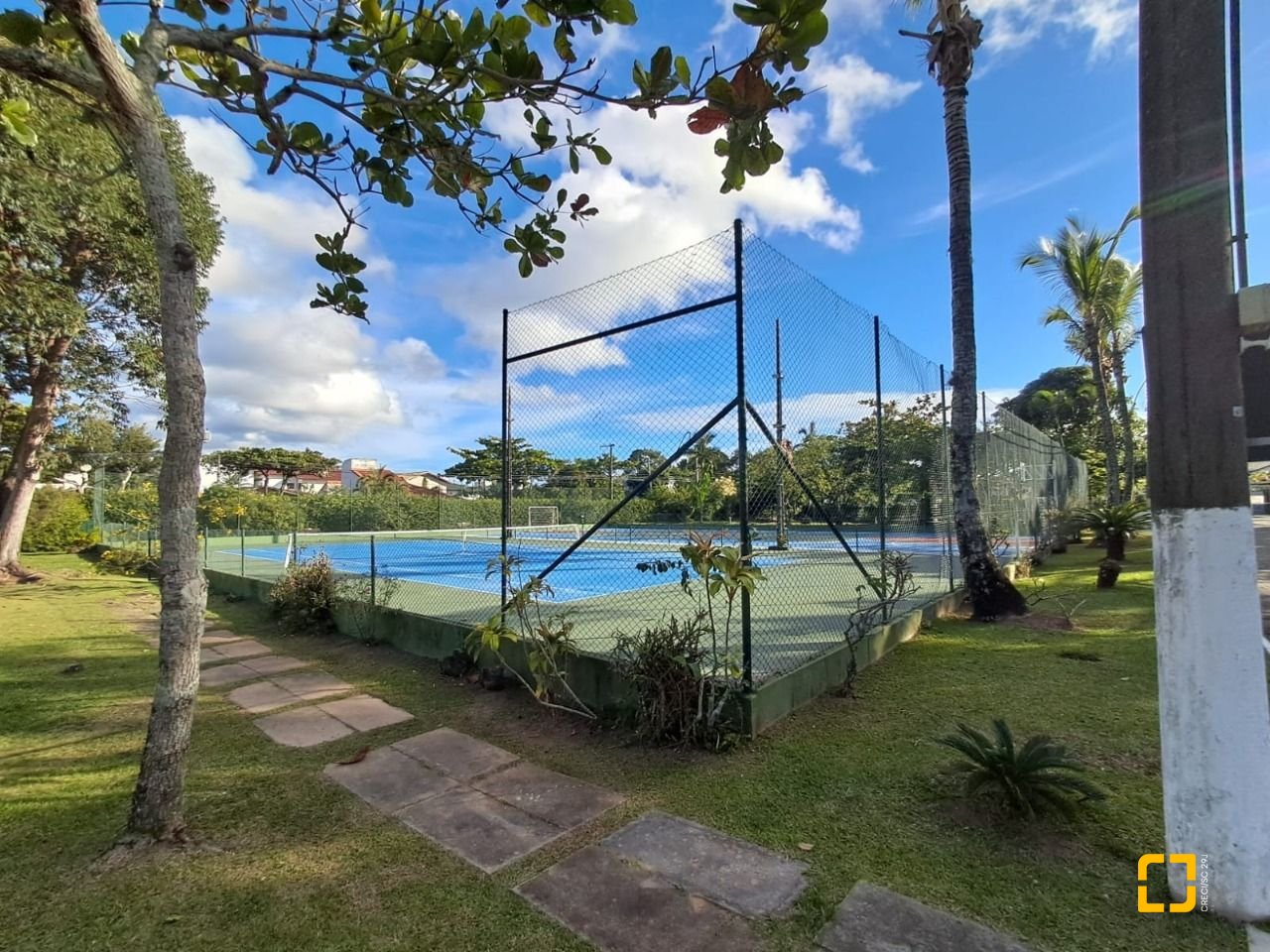 Casa de Condomínio com 297m², 6 quartos (sendo 1 suíte), 4 garagens, no bairro Cachoeira do Bom Jesus em Florianópolis