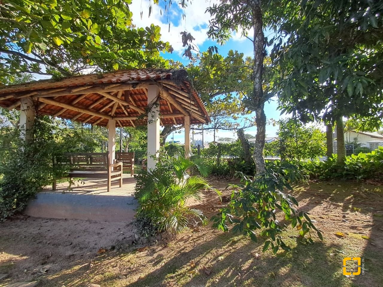 Casa de Condomínio com 297m², 6 quartos (sendo 1 suíte), 4 garagens, no bairro Cachoeira do Bom Jesus em Florianópolis