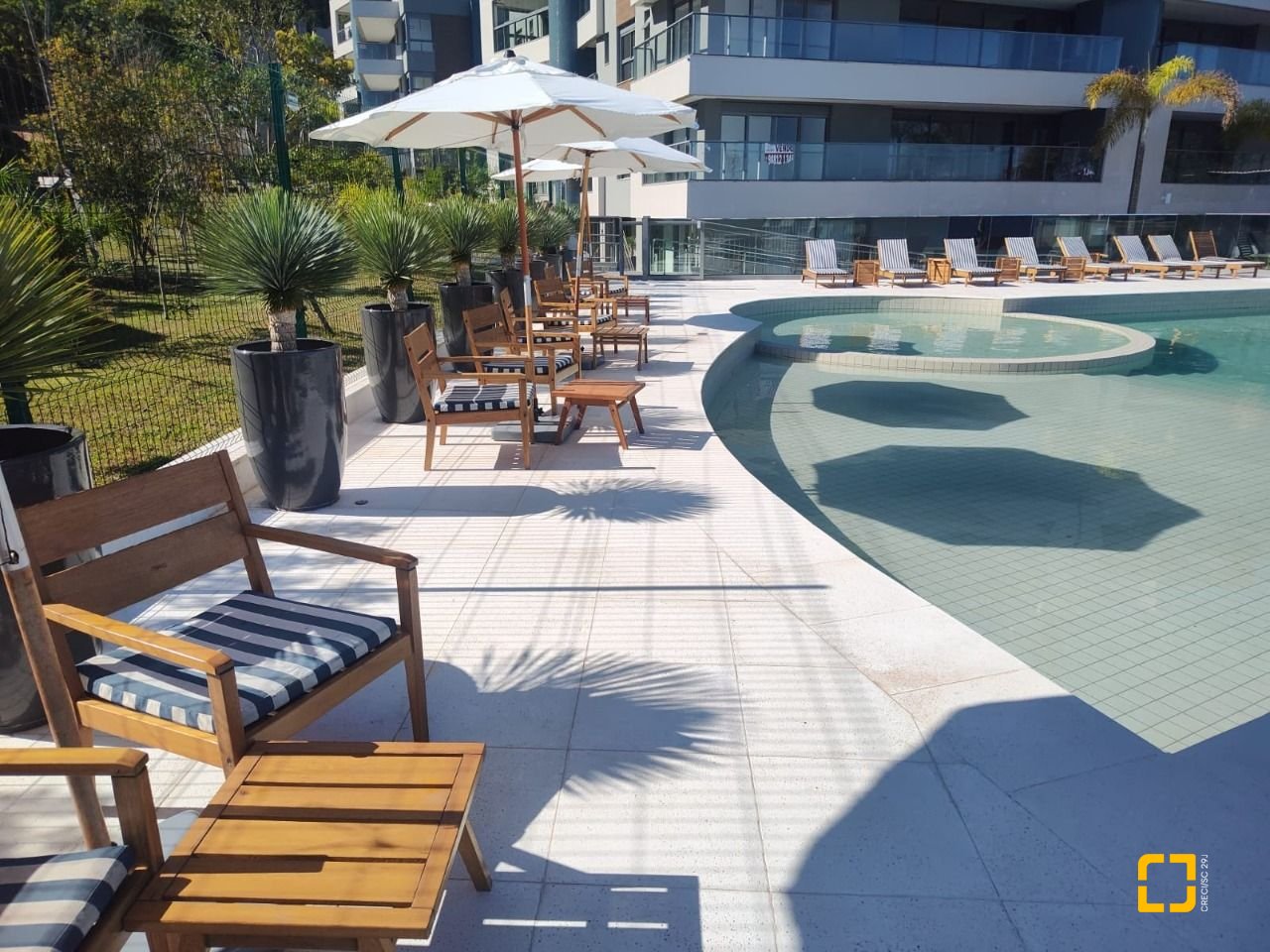 Apartamento com 164m², 6 quartos (sendo 3 suítes), 2 garagens, no bairro Cacupé em Florianópolis