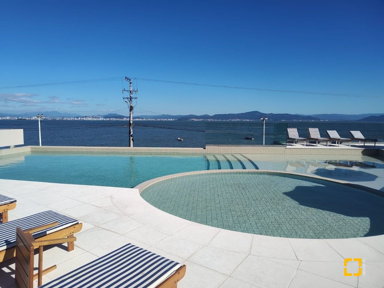 Apartamento com 164m², 6 quartos (sendo 3 suítes), 2 garagens, no bairro Cacupé em Florianópolis
