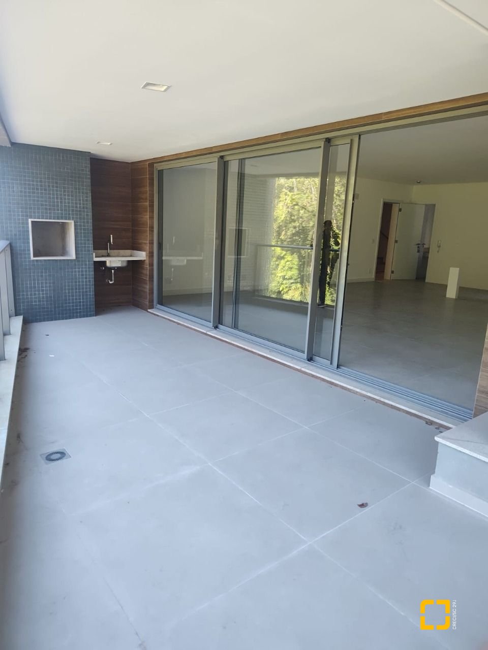 Apartamento com 164m², 6 quartos (sendo 3 suítes), 2 garagens, no bairro Cacupé em Florianópolis