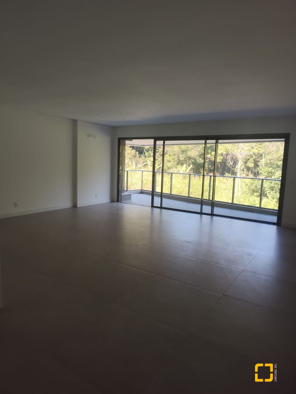 Apartamento com 164m², 6 quartos (sendo 3 suítes), 2 garagens, no bairro Cacupé em Florianópolis