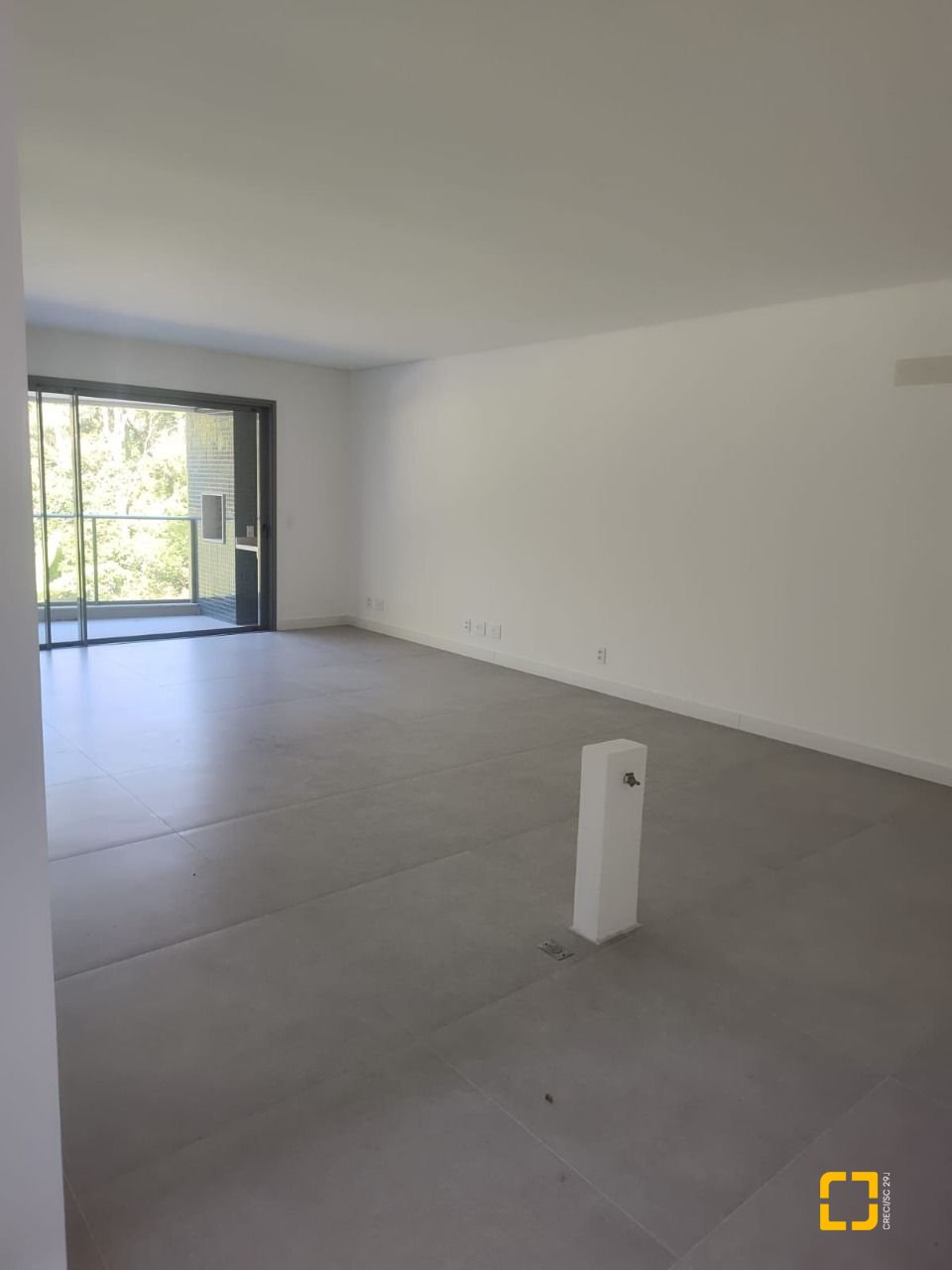 Apartamento com 164m², 6 quartos (sendo 3 suítes), 2 garagens, no bairro Cacupé em Florianópolis