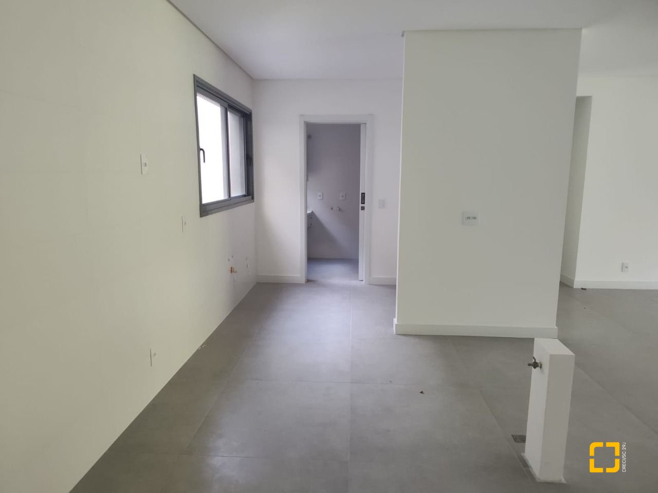 Apartamento com 164m², 6 quartos (sendo 3 suítes), 2 garagens, no bairro Cacupé em Florianópolis