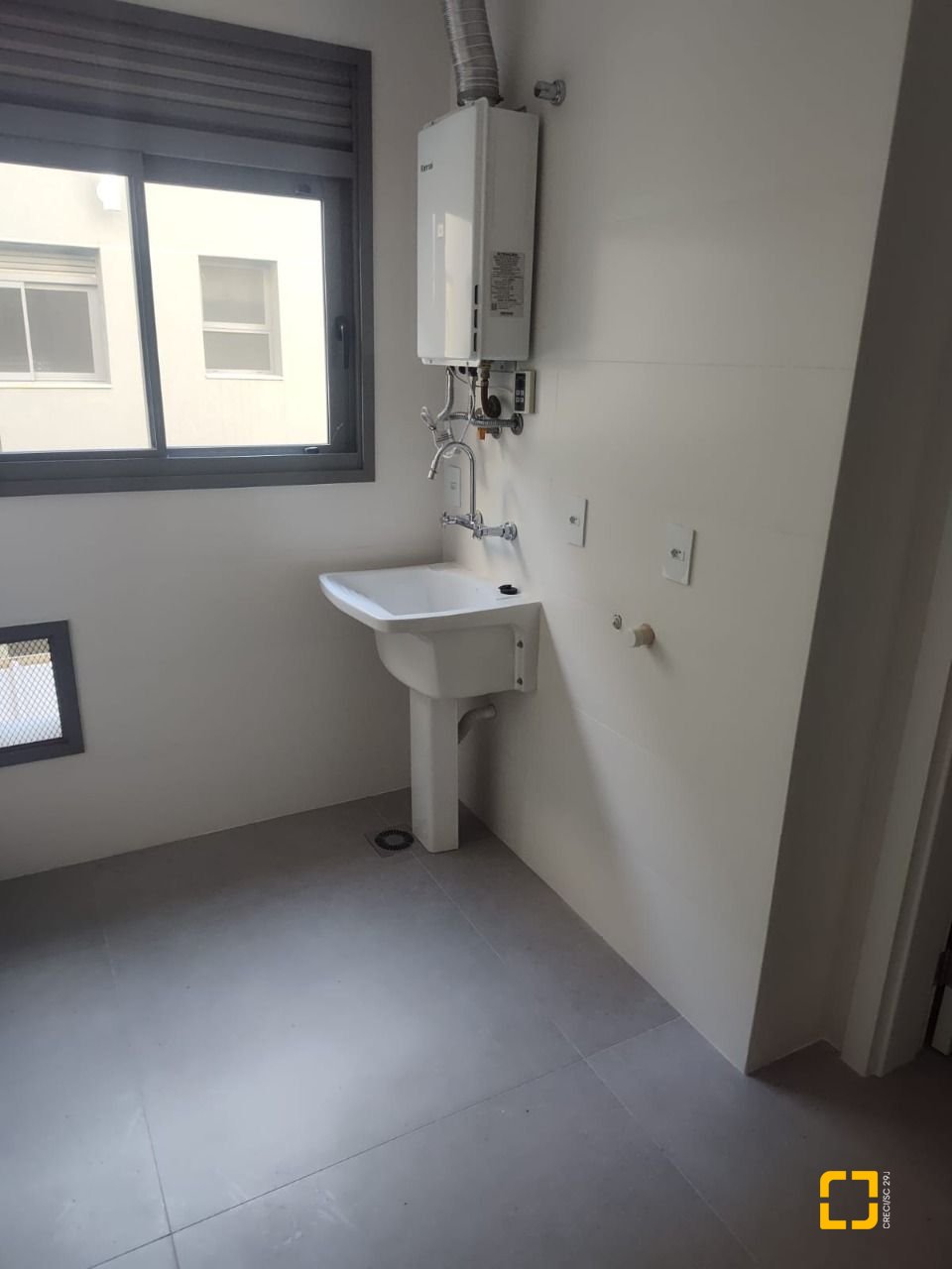 Apartamento com 164m², 6 quartos (sendo 3 suítes), 2 garagens, no bairro Cacupé em Florianópolis