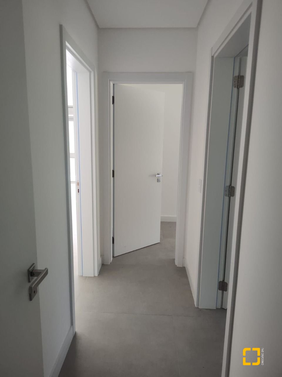 Apartamento com 164m², 6 quartos (sendo 3 suítes), 2 garagens, no bairro Cacupé em Florianópolis
