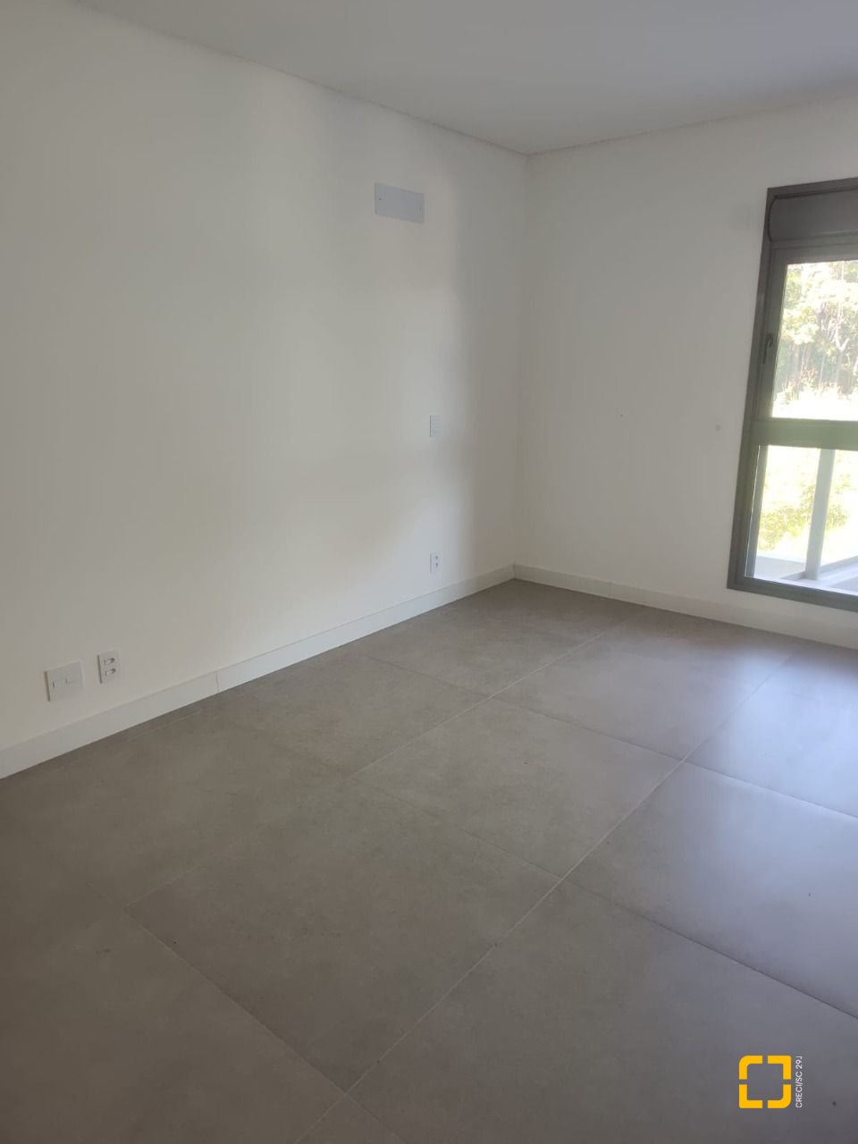 Apartamento com 164m², 6 quartos (sendo 3 suítes), 2 garagens, no bairro Cacupé em Florianópolis