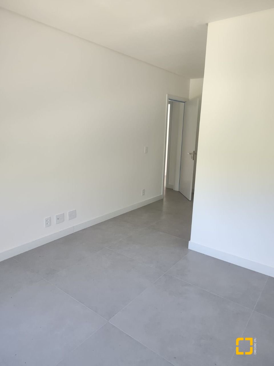 Apartamento com 164m², 6 quartos (sendo 3 suítes), 2 garagens, no bairro Cacupé em Florianópolis