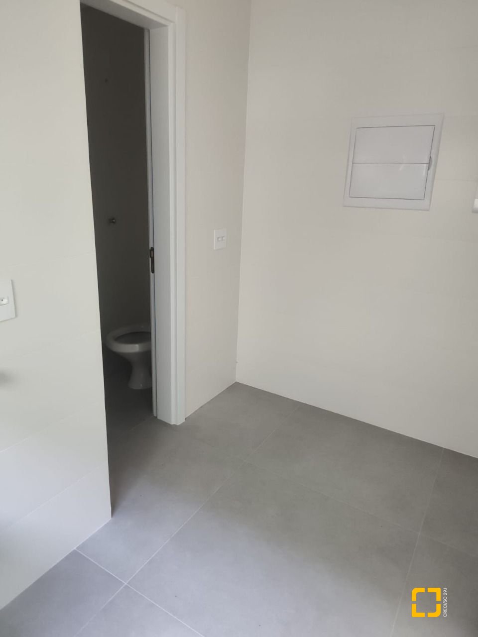 Apartamento com 164m², 6 quartos (sendo 3 suítes), 2 garagens, no bairro Cacupé em Florianópolis