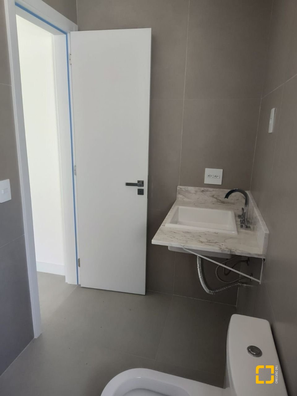 Apartamento com 164m², 6 quartos (sendo 3 suítes), 2 garagens, no bairro Cacupé em Florianópolis