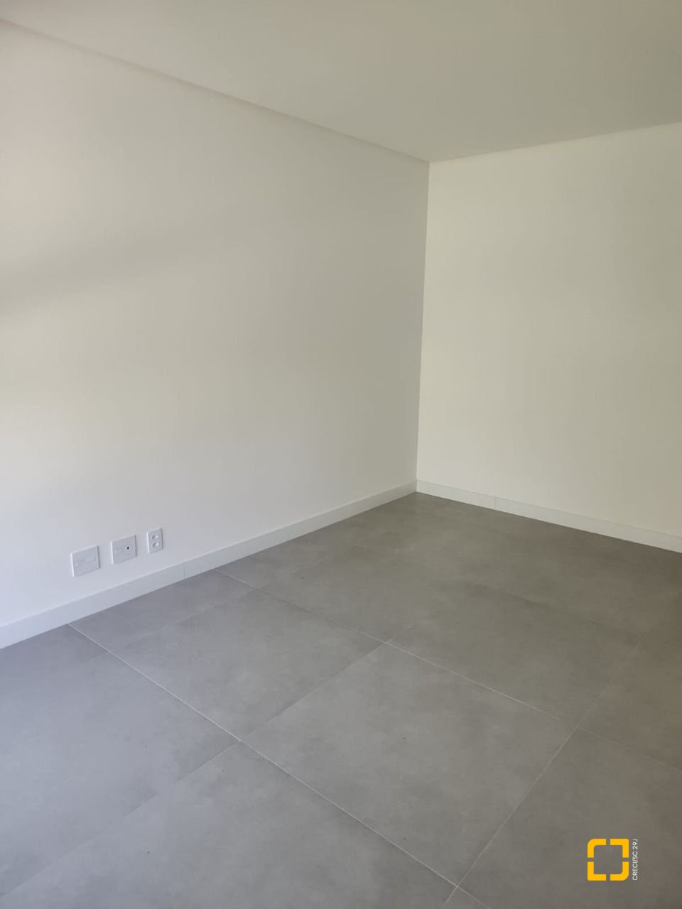 Apartamento com 164m², 6 quartos (sendo 3 suítes), 2 garagens, no bairro Cacupé em Florianópolis