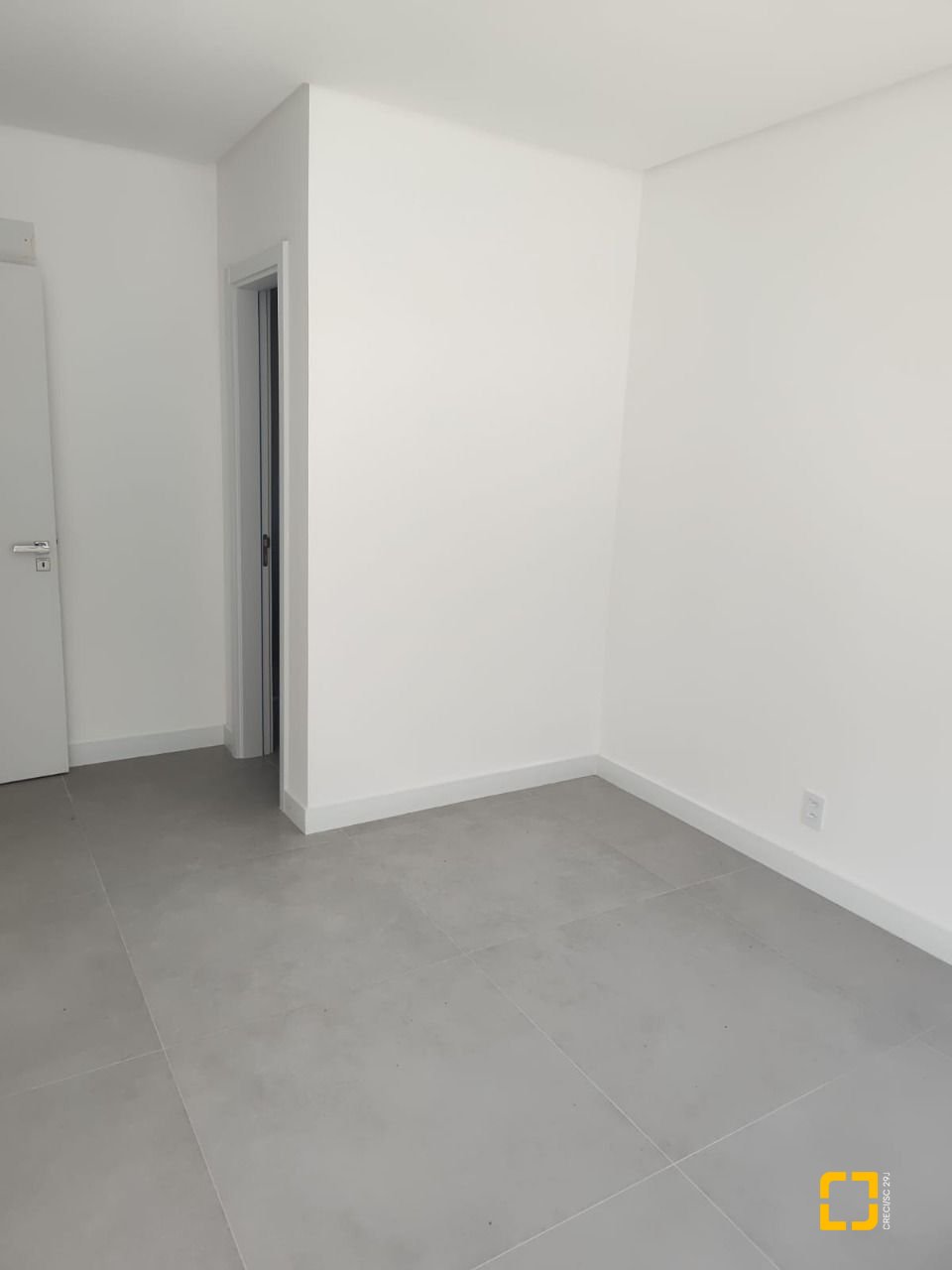 Apartamento com 164m², 6 quartos (sendo 3 suítes), 2 garagens, no bairro Cacupé em Florianópolis