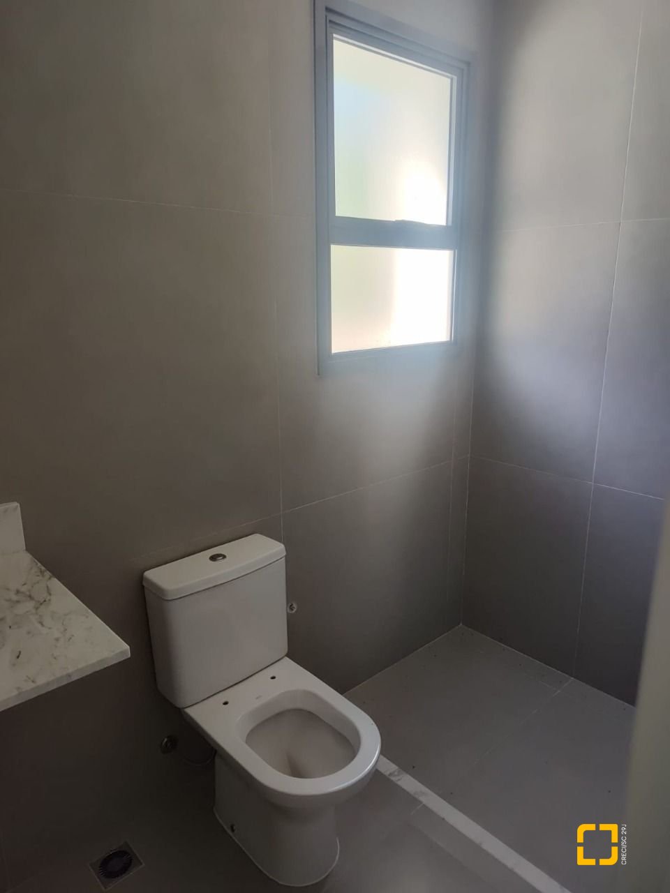 Apartamento com 164m², 6 quartos (sendo 3 suítes), 2 garagens, no bairro Cacupé em Florianópolis