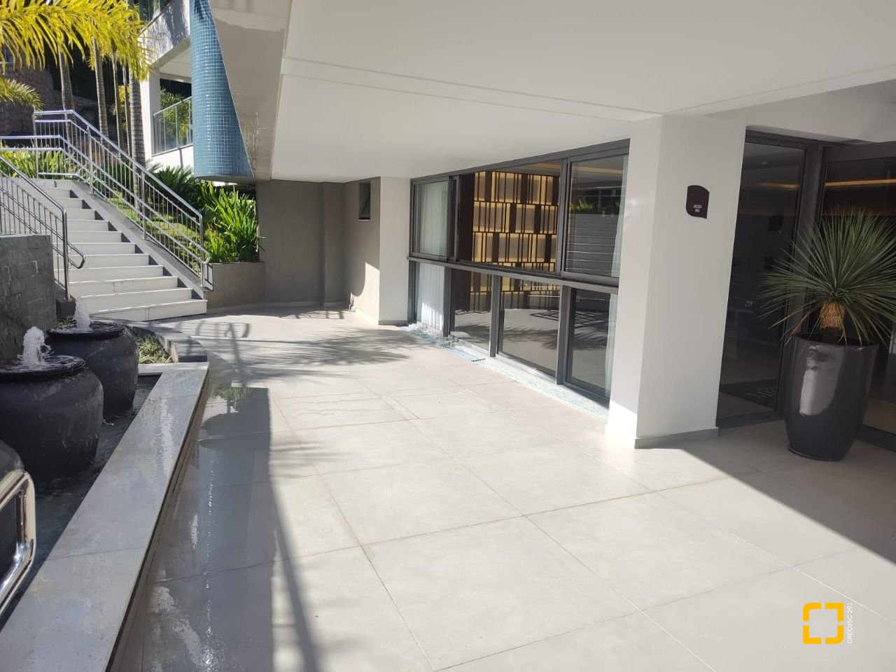 Apartamento com 164m², 6 quartos (sendo 3 suítes), 2 garagens, no bairro Cacupé em Florianópolis
