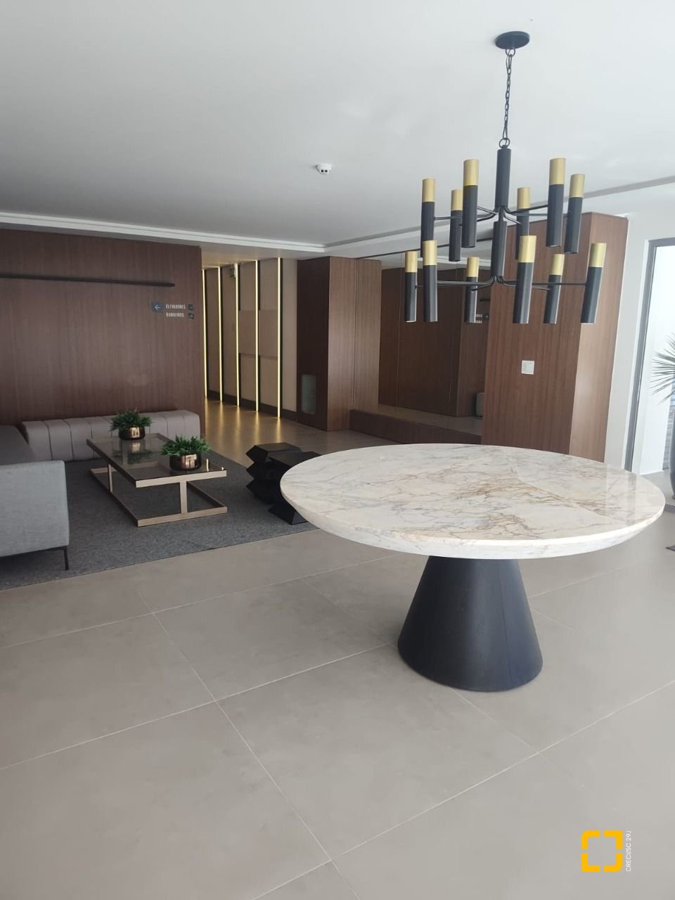 Apartamento com 164m², 6 quartos (sendo 3 suítes), 2 garagens, no bairro Cacupé em Florianópolis