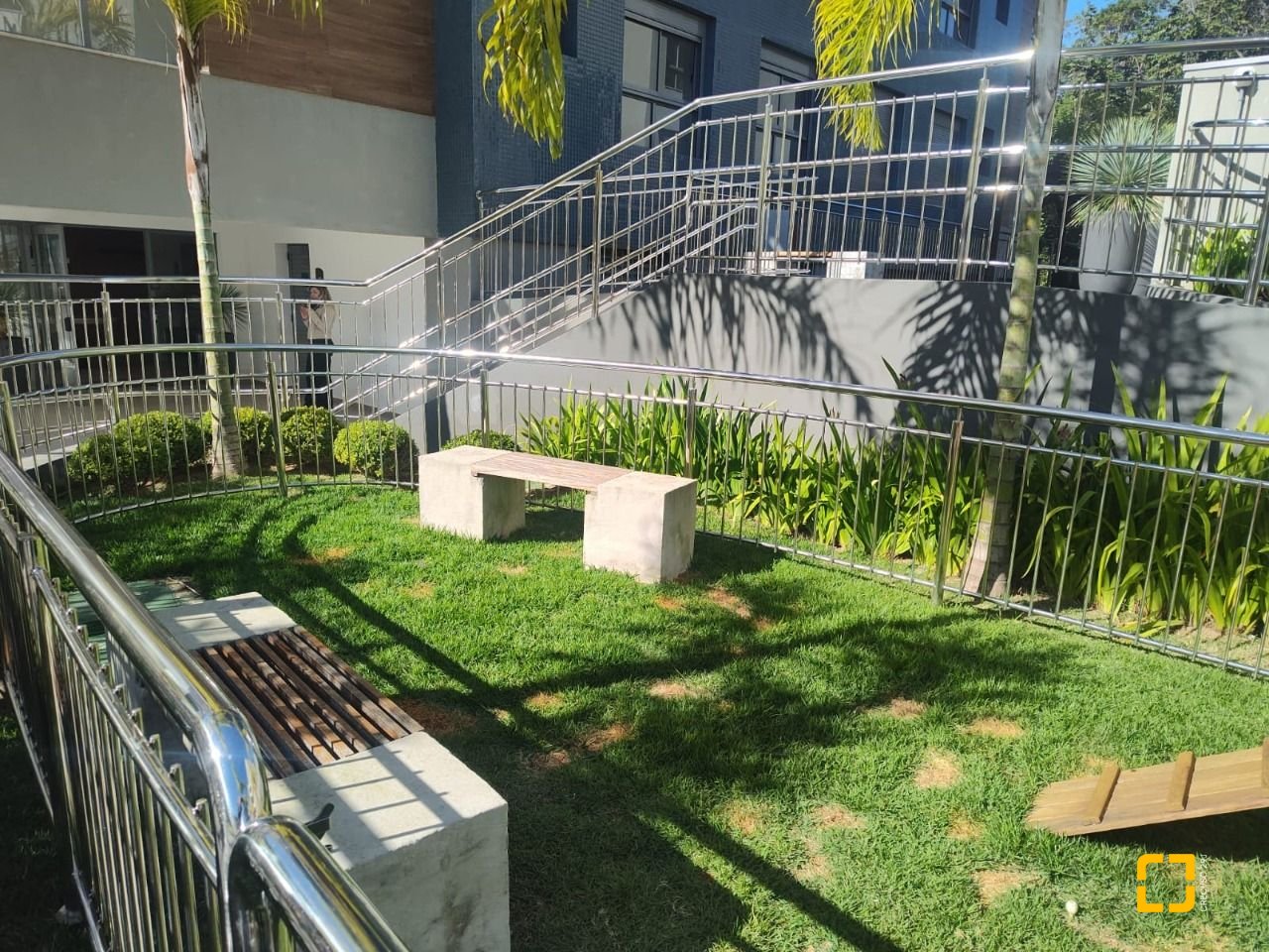 Apartamento com 164m², 6 quartos (sendo 3 suítes), 2 garagens, no bairro Cacupé em Florianópolis