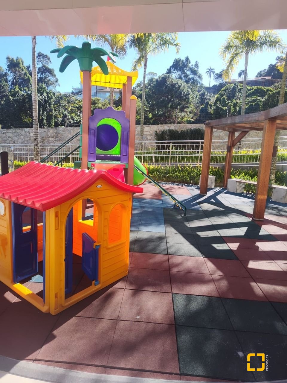 Apartamento com 164m², 6 quartos (sendo 3 suítes), 2 garagens, no bairro Cacupé em Florianópolis