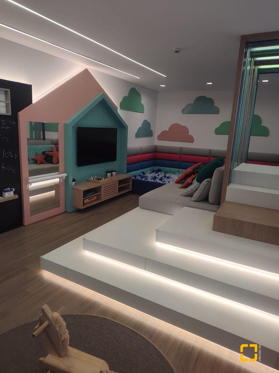 Apartamento com 164m², 6 quartos (sendo 3 suítes), 2 garagens, no bairro Cacupé em Florianópolis