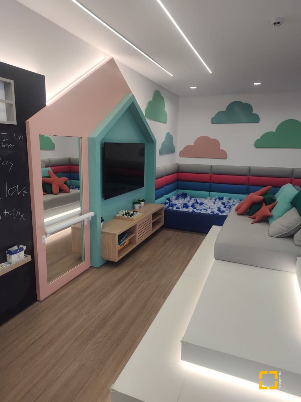 Apartamento com 164m², 6 quartos (sendo 3 suítes), 2 garagens, no bairro Cacupé em Florianópolis