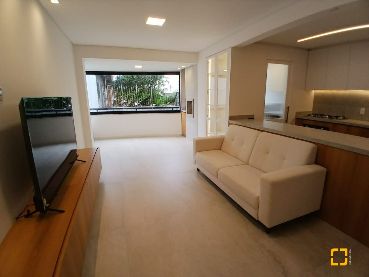 Apartamento com 106m², 4 quartos (sendo 2 suítes), 1 garagem, no bairro Coqueiros em Florianópolis