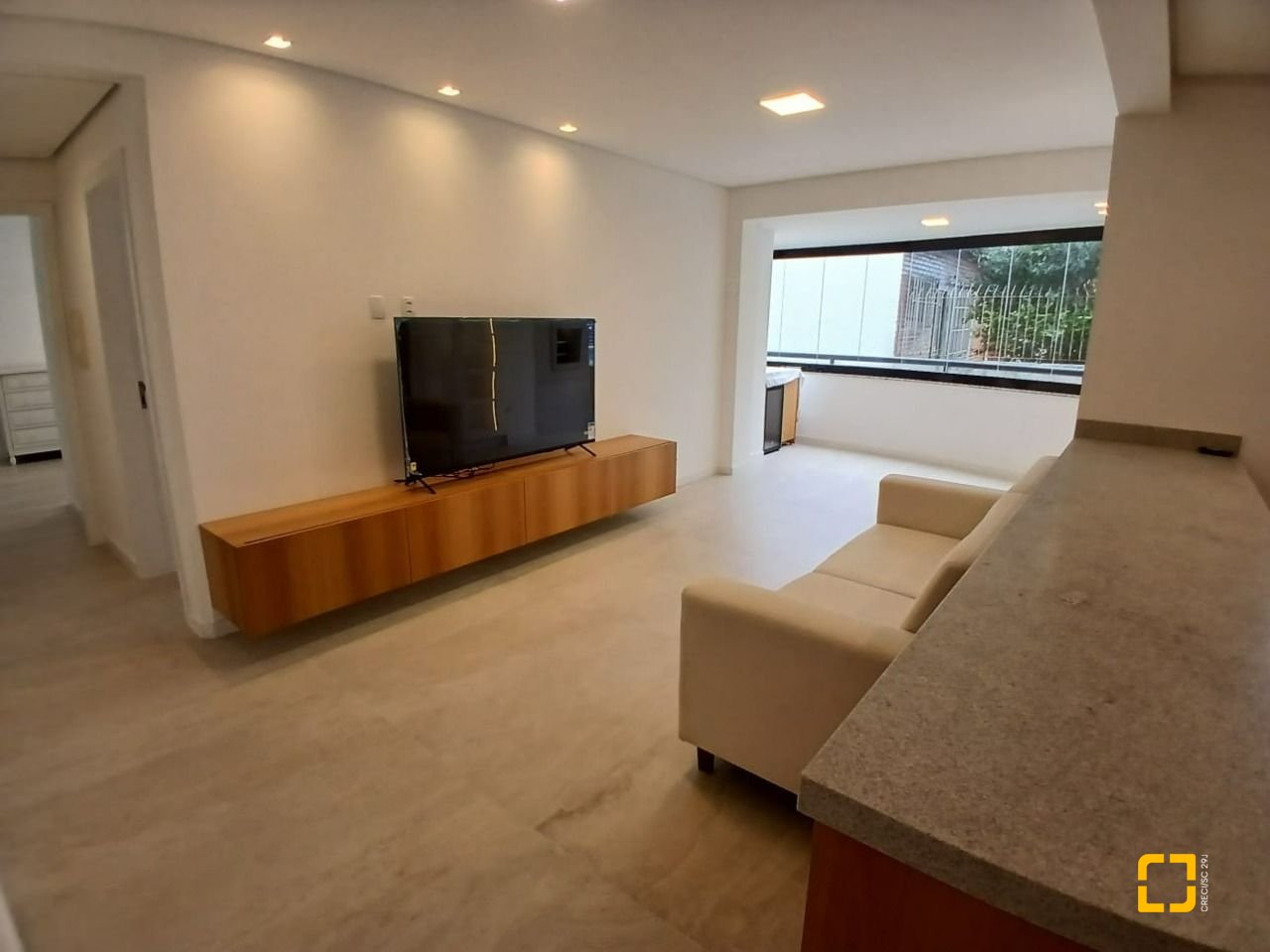 Apartamento com 106m², 4 quartos (sendo 2 suítes), 1 garagem, no bairro Coqueiros em Florianópolis