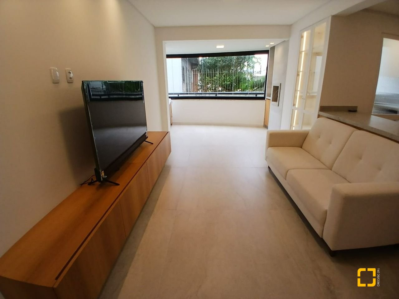 Apartamento com 106m², 4 quartos (sendo 2 suítes), 1 garagem, no bairro Coqueiros em Florianópolis