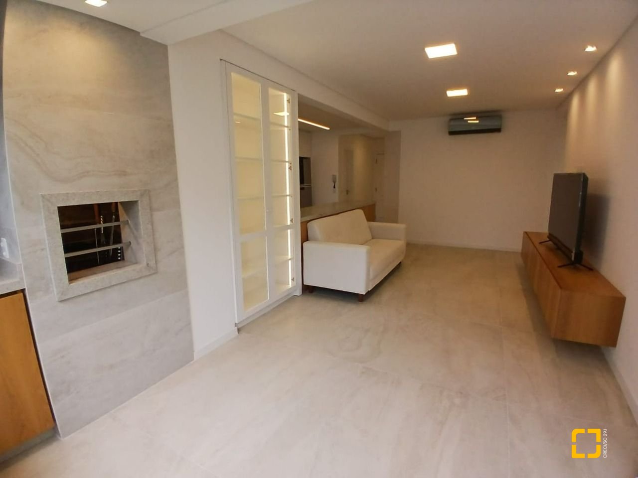 Apartamento com 106m², 4 quartos (sendo 2 suítes), 1 garagem, no bairro Coqueiros em Florianópolis