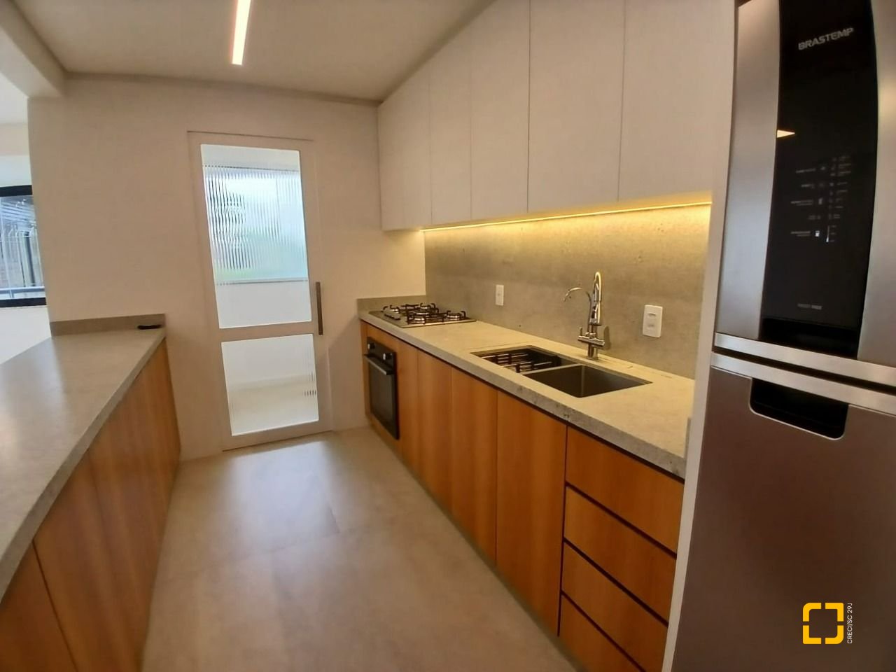 Apartamento com 106m², 4 quartos (sendo 2 suítes), 1 garagem, no bairro Coqueiros em Florianópolis