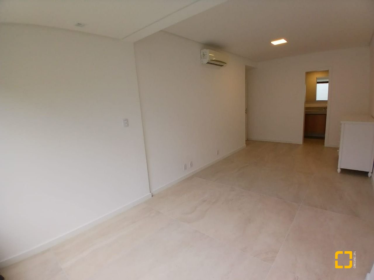 Apartamento com 106m², 4 quartos (sendo 2 suítes), 1 garagem, no bairro Coqueiros em Florianópolis
