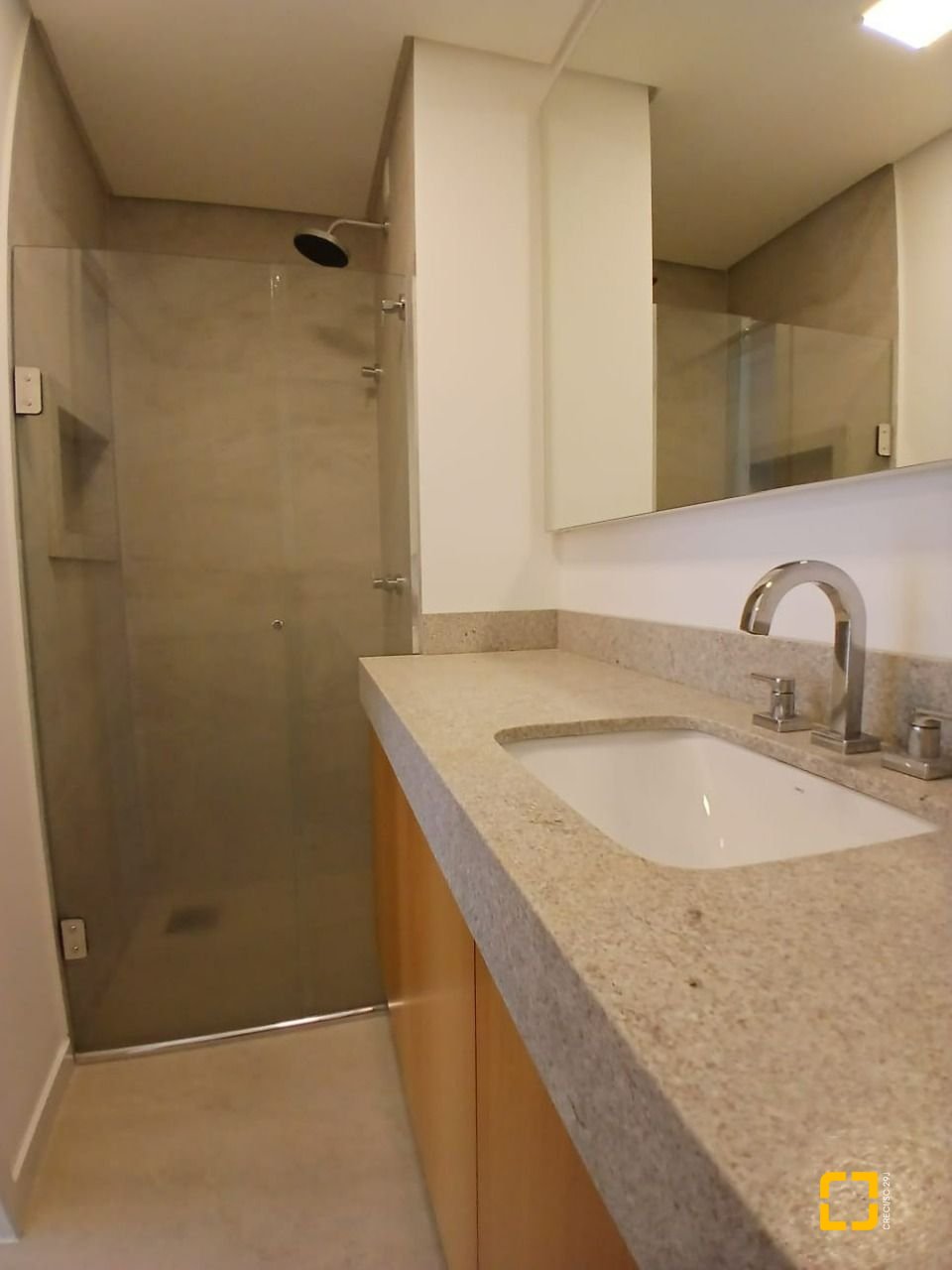 Apartamento com 106m², 4 quartos (sendo 2 suítes), 1 garagem, no bairro Coqueiros em Florianópolis