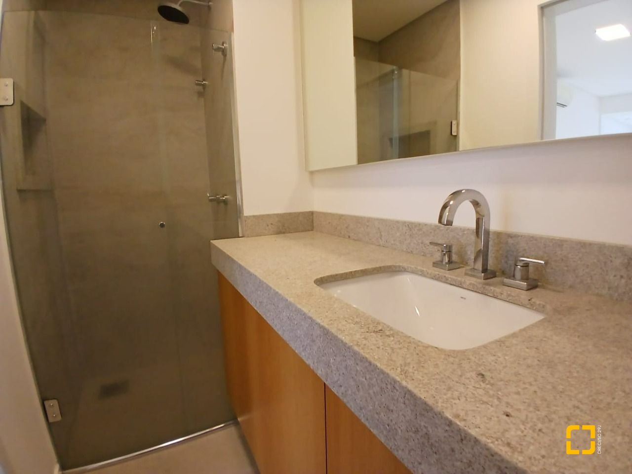 Apartamento com 106m², 4 quartos (sendo 2 suítes), 1 garagem, no bairro Coqueiros em Florianópolis