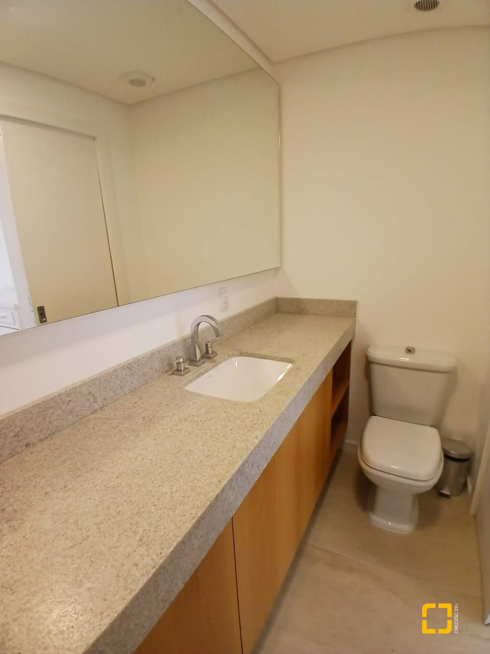 Apartamento com 106m², 4 quartos (sendo 2 suítes), 1 garagem, no bairro Coqueiros em Florianópolis