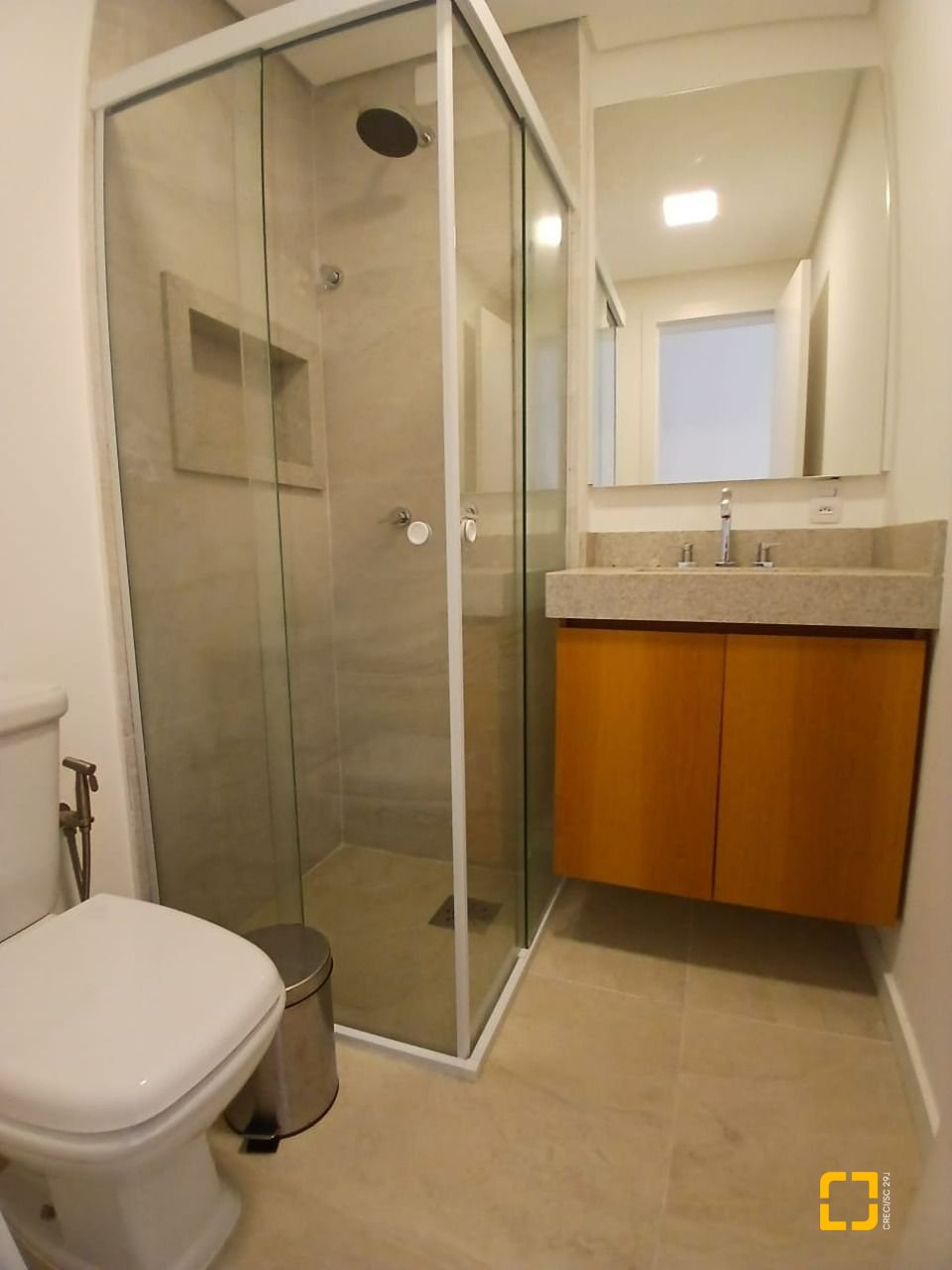 Apartamento com 106m², 4 quartos (sendo 2 suítes), 1 garagem, no bairro Coqueiros em Florianópolis