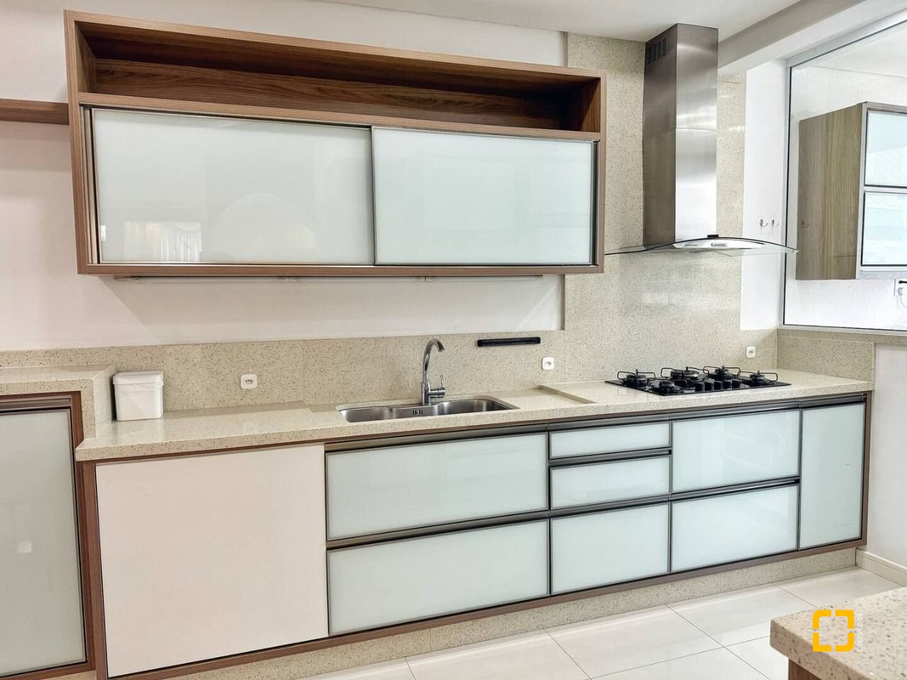 Cobertura com 200m², 4 quartos (sendo 1 suíte), 2 garagens, no bairro Ingleses em Florianópolis