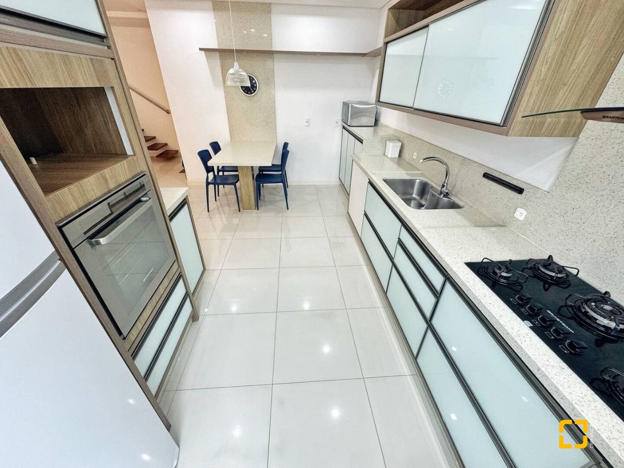 Cobertura com 200m², 4 quartos (sendo 1 suíte), 2 garagens, no bairro Ingleses em Florianópolis