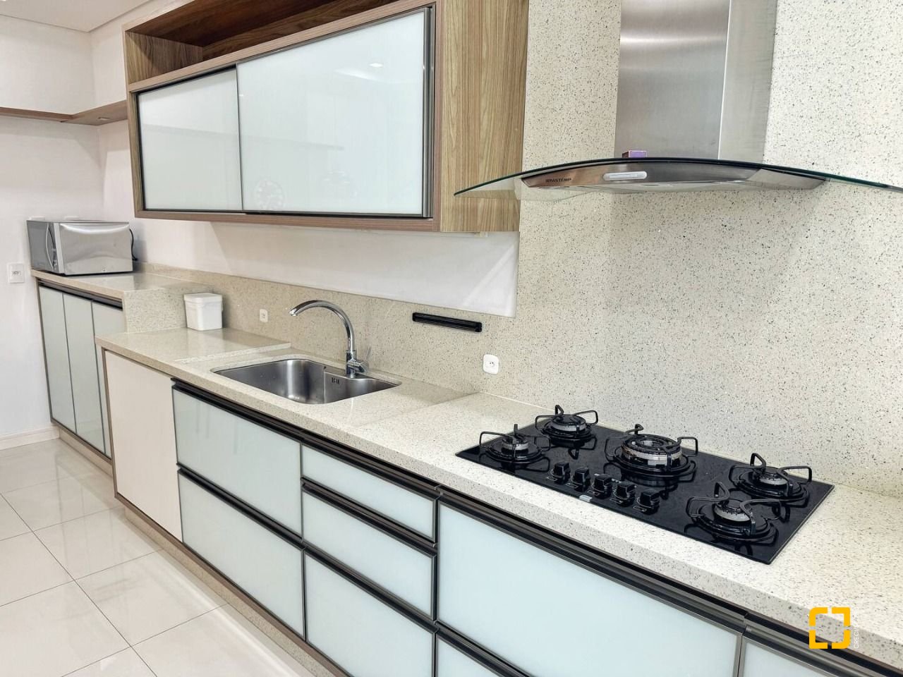 Cobertura com 200m², 4 quartos (sendo 1 suíte), 2 garagens, no bairro Ingleses em Florianópolis