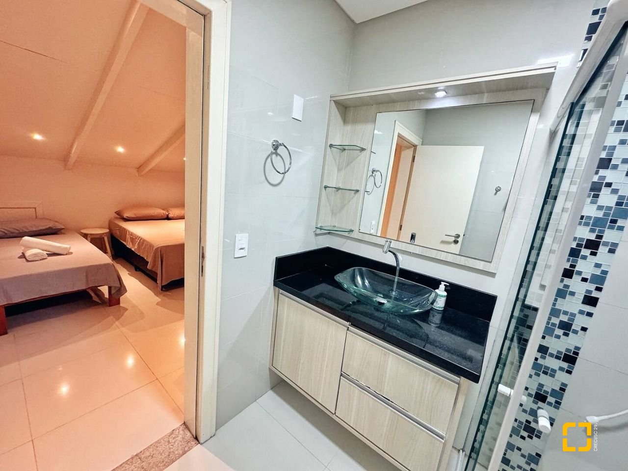 Cobertura com 200m², 4 quartos (sendo 1 suíte), 2 garagens, no bairro Ingleses em Florianópolis