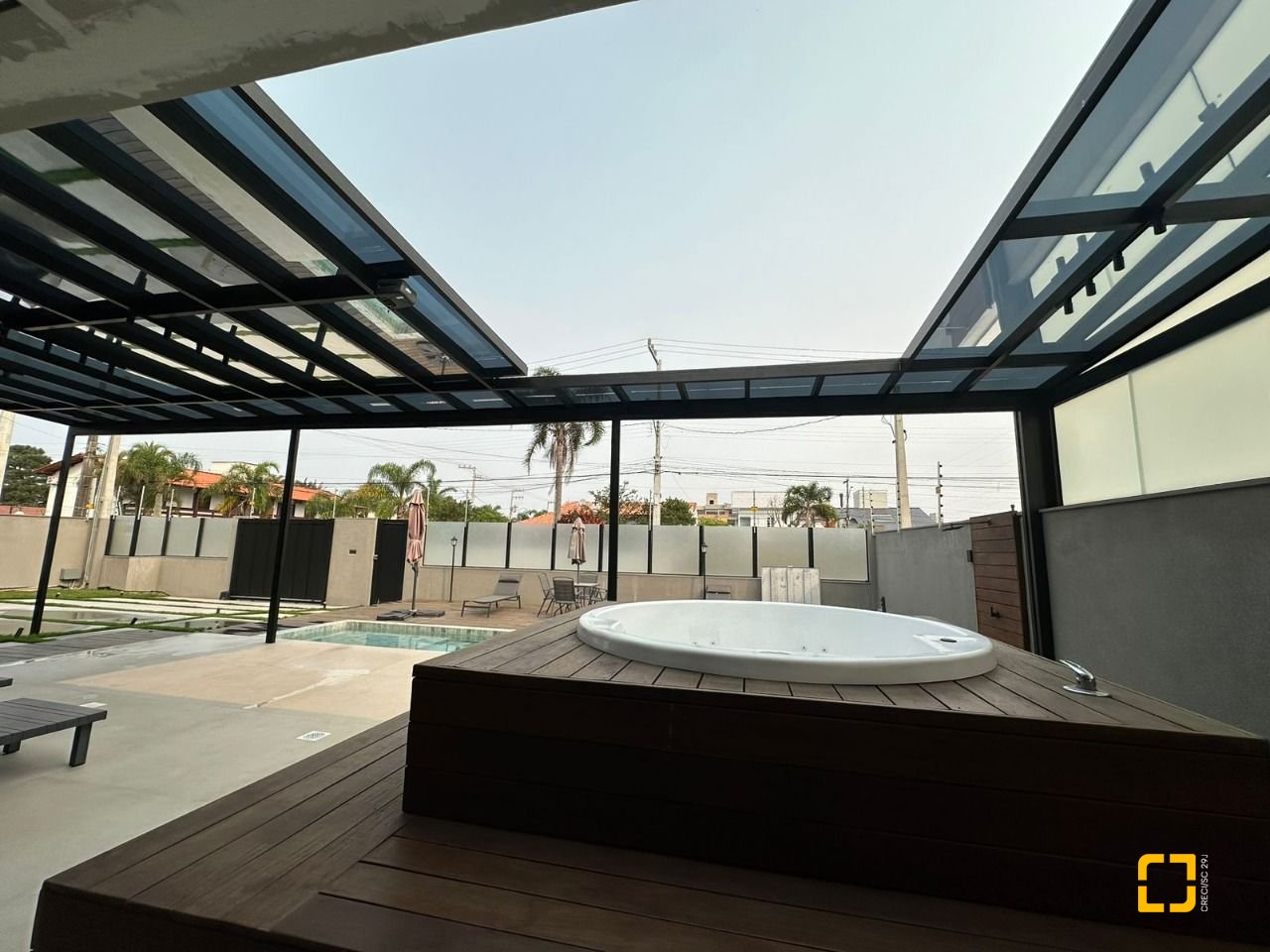 Casa com 323m², 8 quartos (sendo 4 suítes), 4 garagens, no bairro Ingleses em Florianópolis