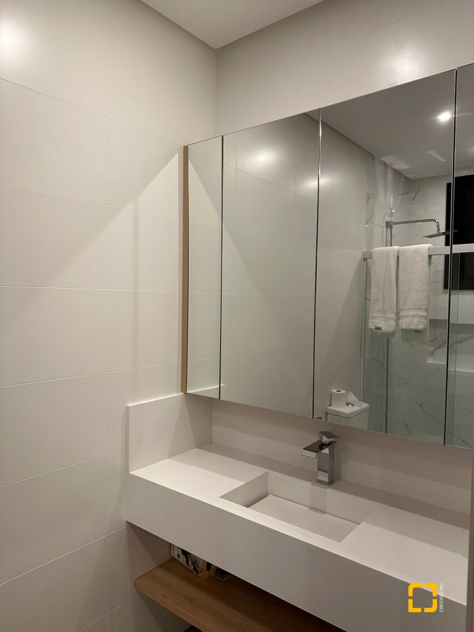 Casa com 323m², 8 quartos (sendo 4 suítes), 4 garagens, no bairro Ingleses em Florianópolis