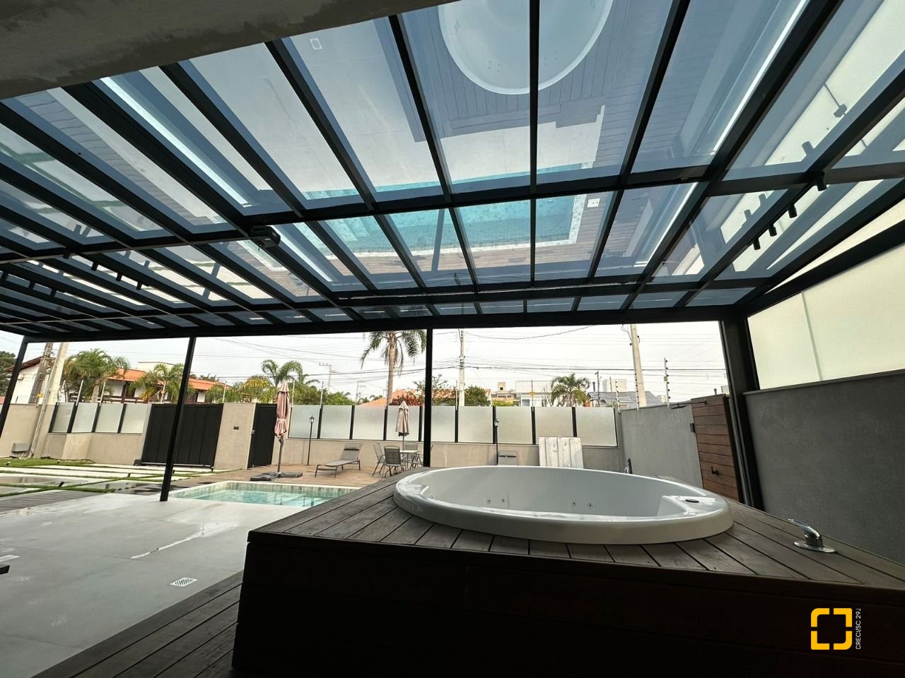 Casa com 323m², 8 quartos (sendo 4 suítes), 4 garagens, no bairro Ingleses em Florianópolis