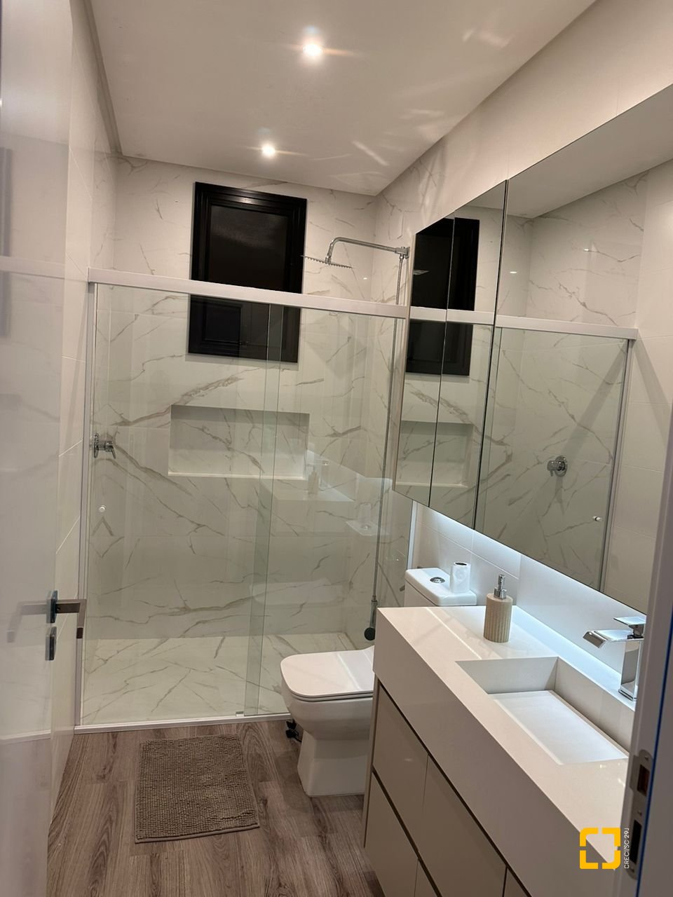 Casa com 323m², 8 quartos (sendo 4 suítes), 4 garagens, no bairro Ingleses em Florianópolis