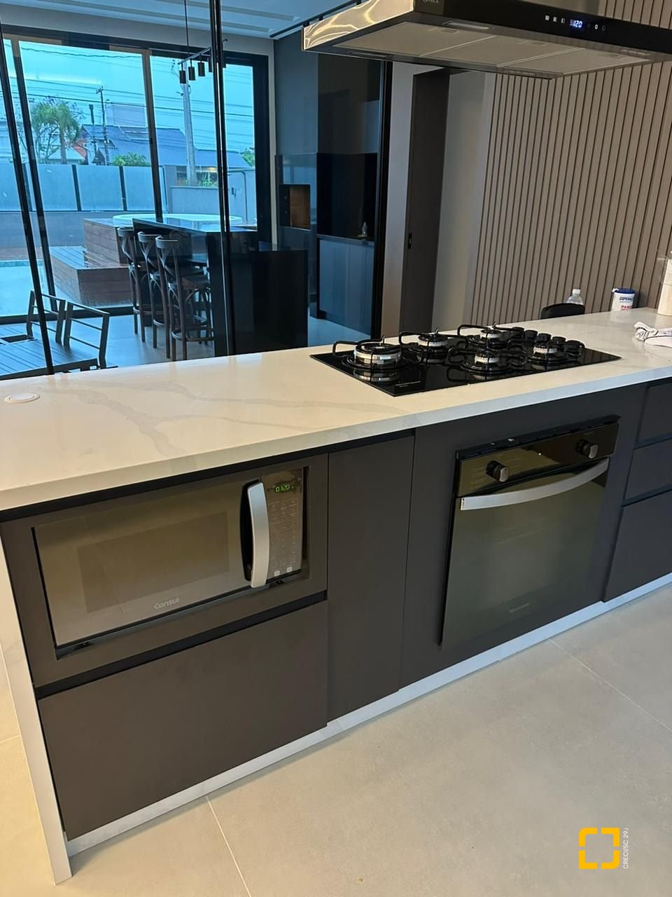 Casa com 323m², 8 quartos (sendo 4 suítes), 4 garagens, no bairro Ingleses em Florianópolis