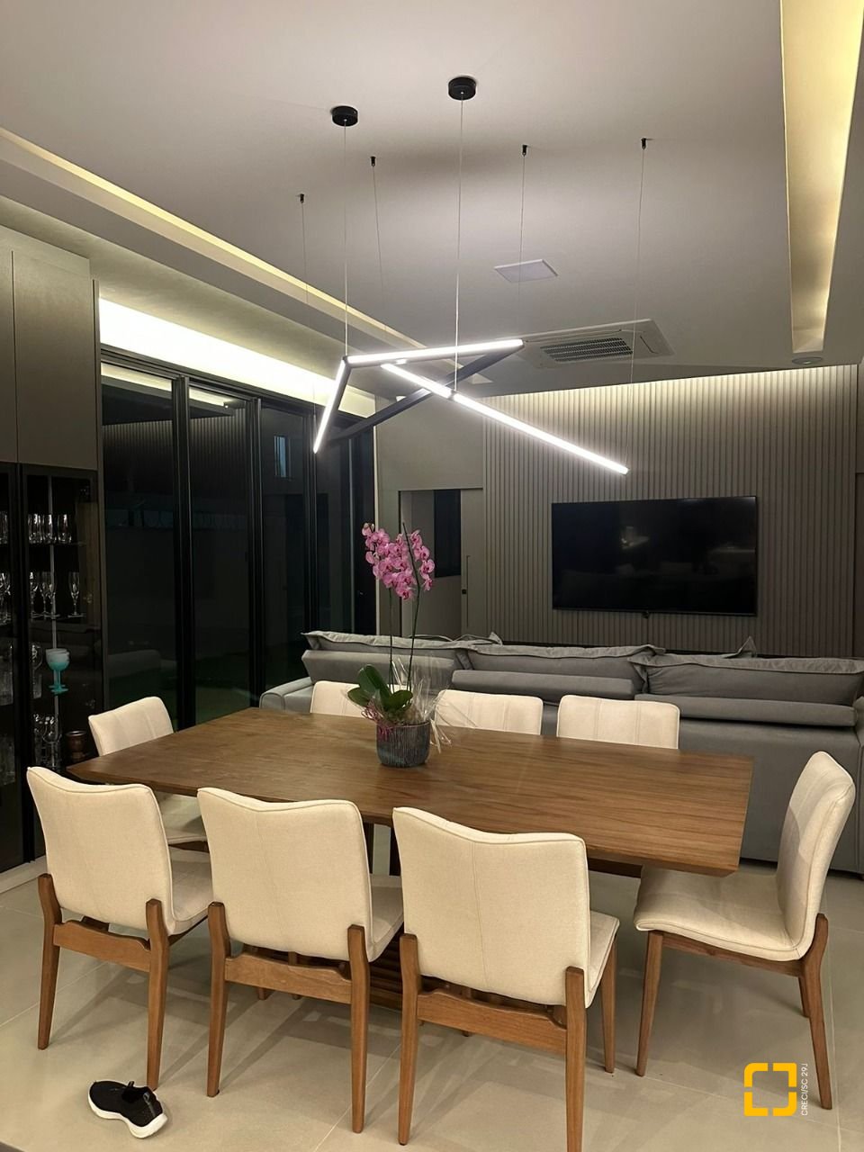 Casa com 323m², 8 quartos (sendo 4 suítes), 4 garagens, no bairro Ingleses em Florianópolis